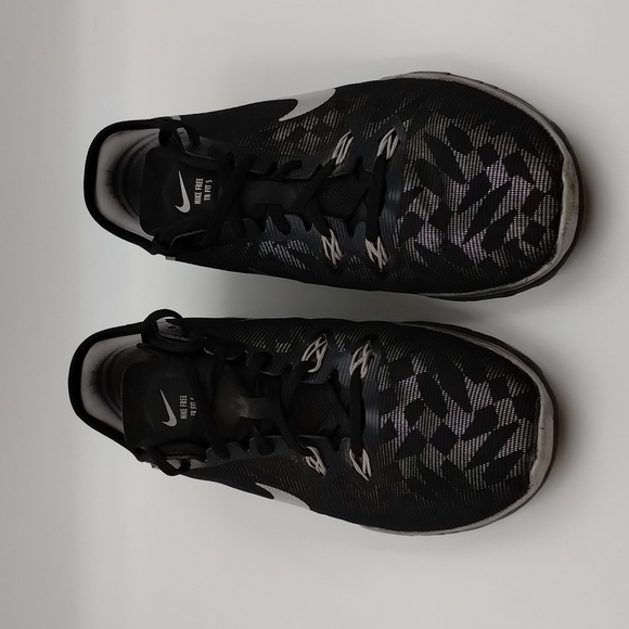 Nike women's size 9 Free TR fit 5 Black/Silver running sneakers - Picture 2 of 8